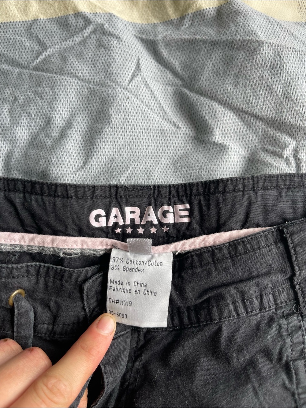Garage 2000’s Lowrise Black Capris with Light Pink Trim & Logo (SIZE 9, fits M)